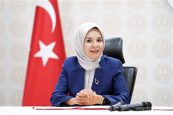 Göktaş: Doğum iznini 24 haftaya çıkardık