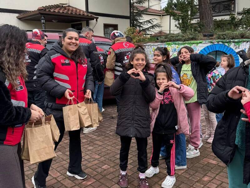 Güleç Çocuk Evleri Sitesi’nde 23 Nisan Coşkusu: Çocuklar Bayramı Doyasıya Yaşadı