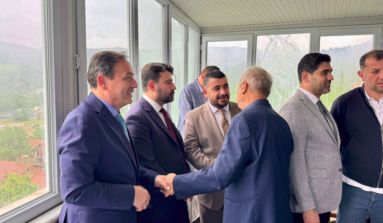 AK Parti Karabük Teşkilatı Vatandaşlarla Bayramlaştı
