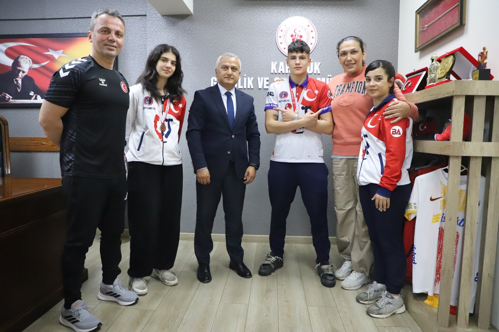 Karabük’ün Gururu Genç Boksörlerden İl Müdürü Coşkun Güven’e Ziyaret